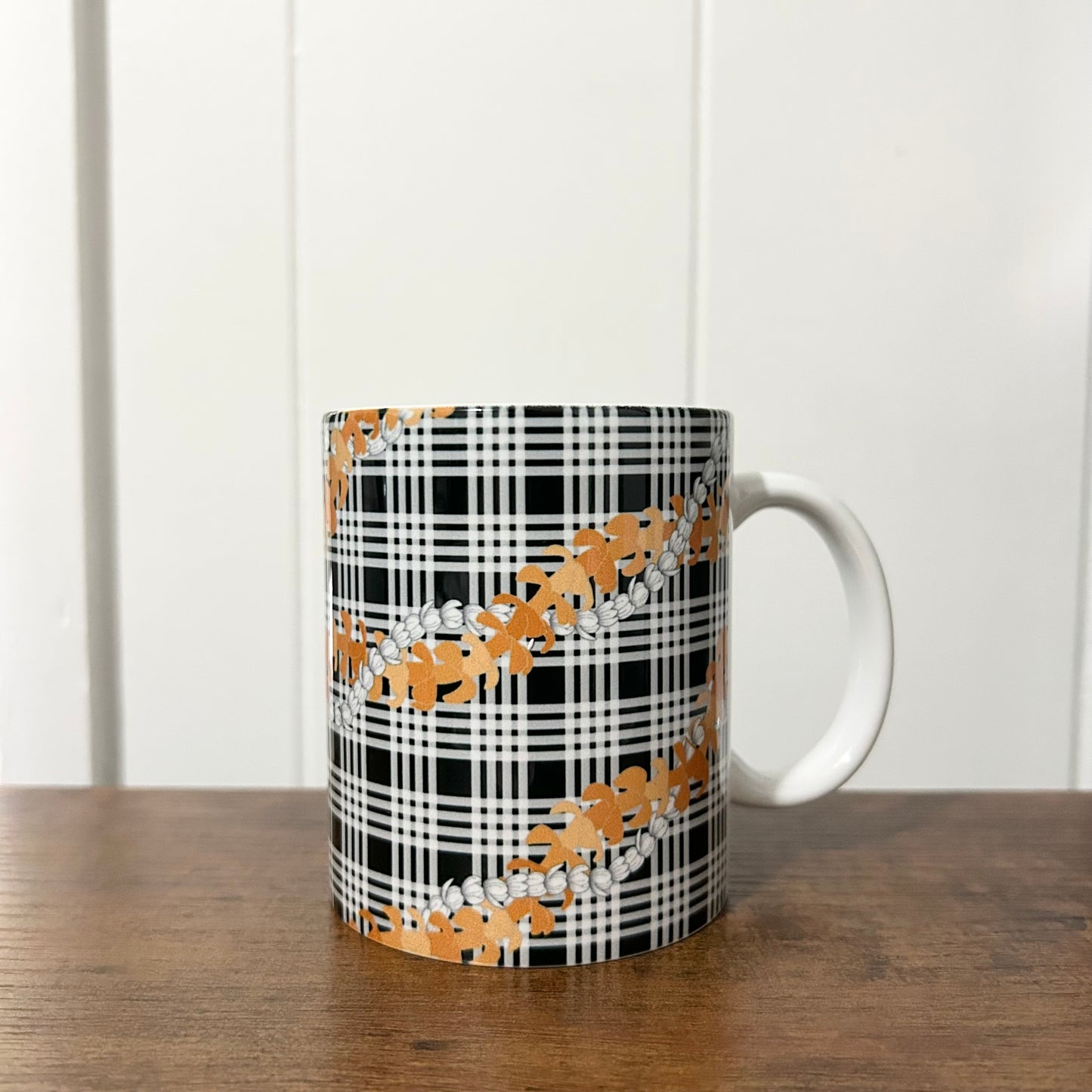 Hawaiian Print Hawaiian Flower Pikake Puakenikeni Lei Black Palaka Mug