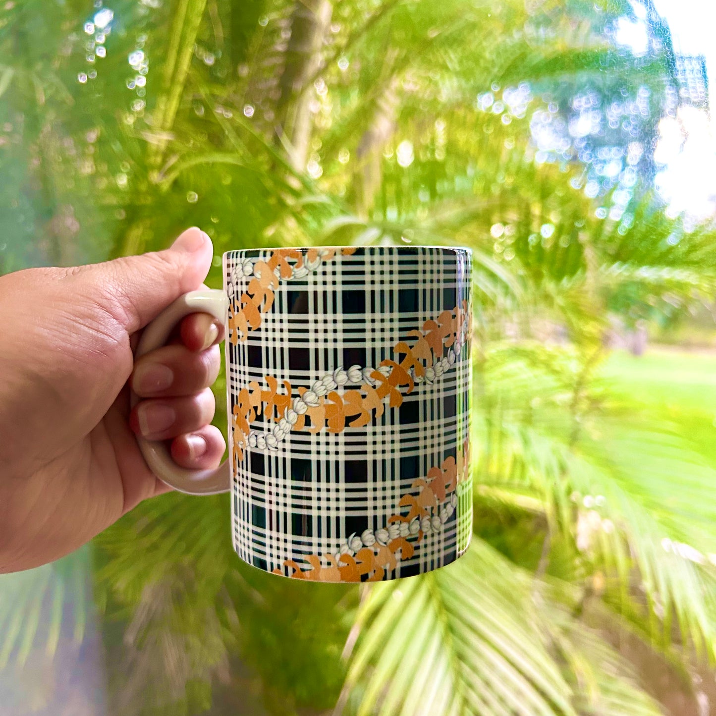 Hawaiian Print Hawaiian Flower Pikake Puakenikeni Lei Black Palaka Mug