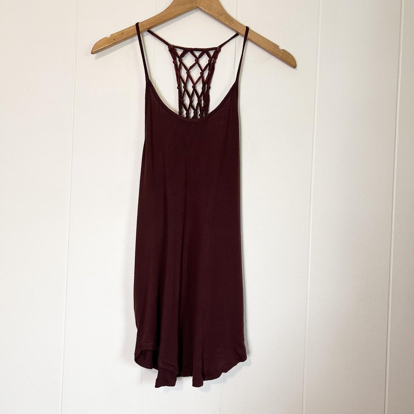 Charlotte Russe Burgundy Spaghetti Strap Oversized Netted Tank Top - Women's Small