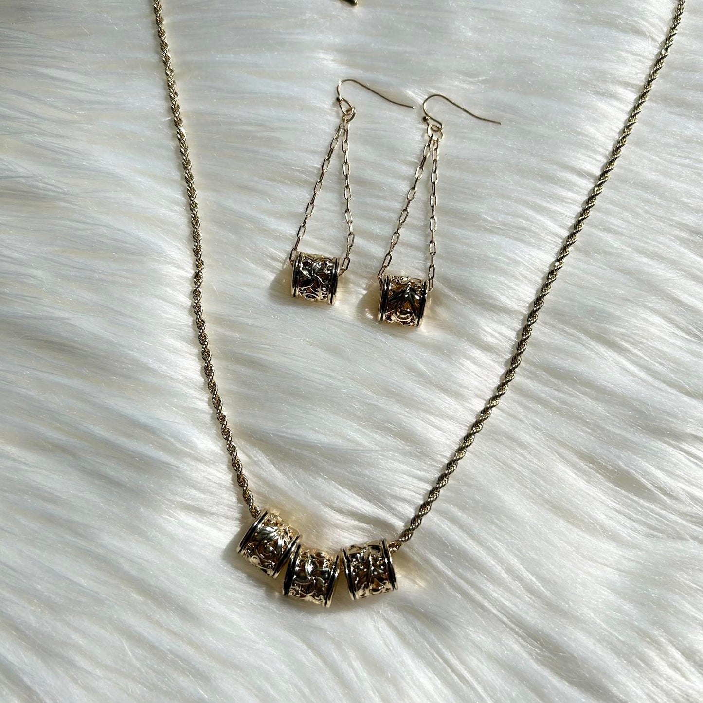Hawaiian Floral Barrel Rope Chain Necklace Paper Clip Earrings Set