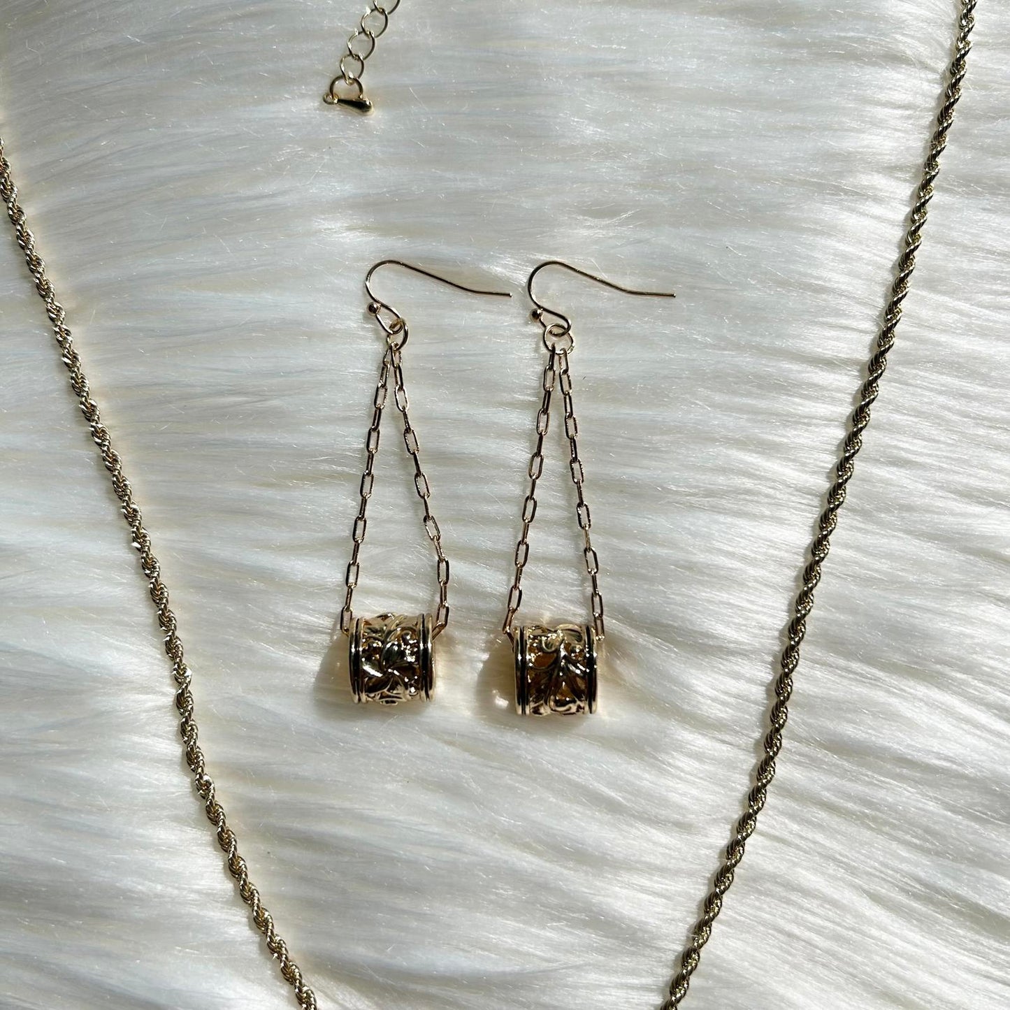Hawaiian Floral Barrel Rope Chain Necklace Paper Clip Earrings Set
