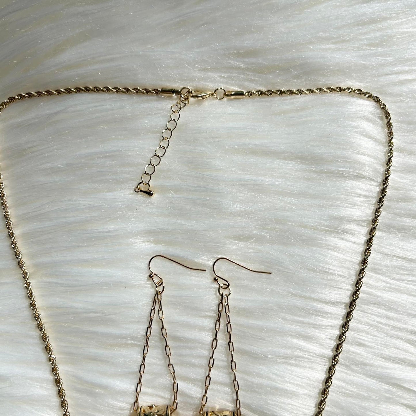 Hawaiian Floral Barrel Rope Chain Necklace Paper Clip Earrings Set